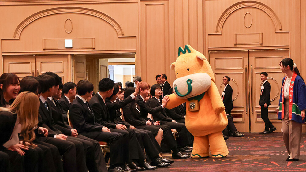 宮崎大学入学式みやだいもうくん入場曲に「あるこうや」