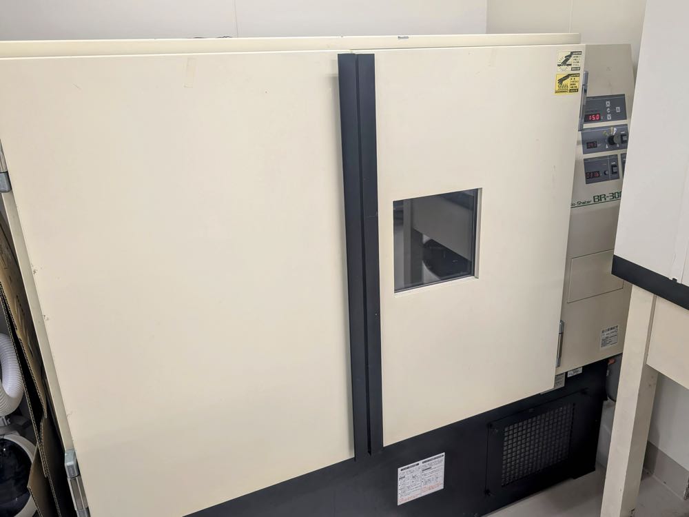 Large-Capacity Shaking Incubator